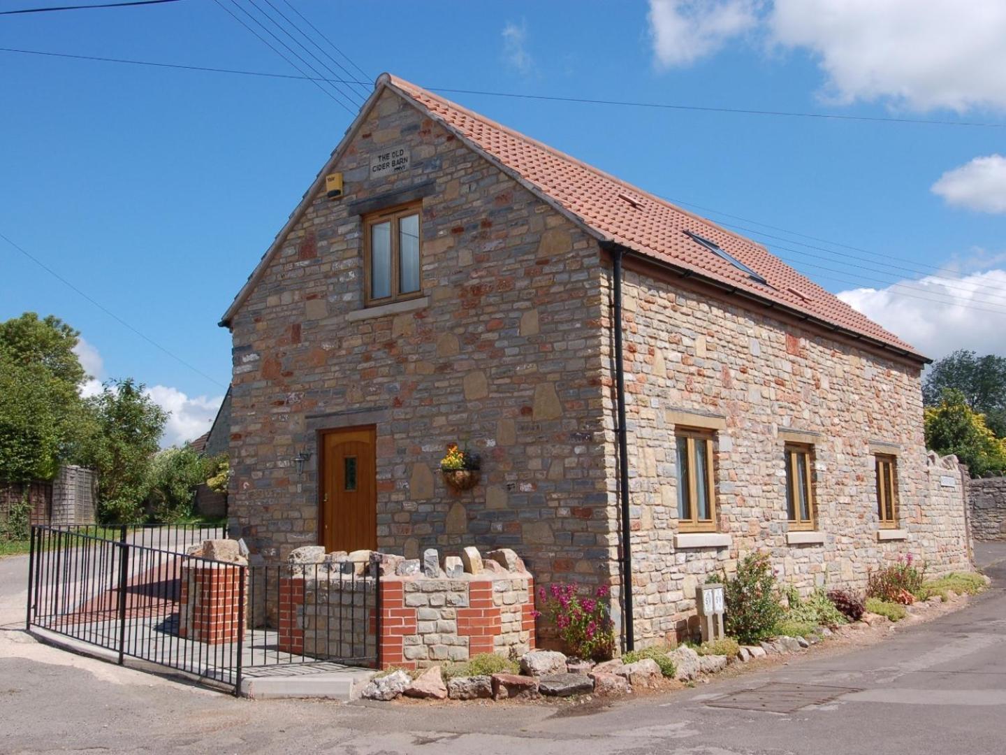 The Old Cider Barn Villa Wells Exterior photo